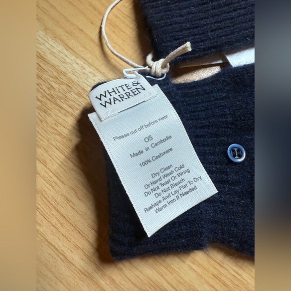 White + Warren Deep Navy 100% Cashmere Beanie Hat & Pop-Top Gloves Set NWT - Picture 7 of 8